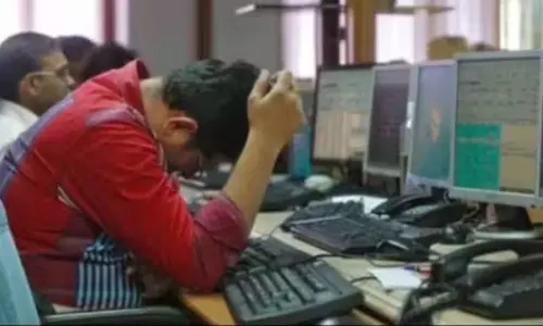 Stock Market Crash Today: దలాల్ స్ట్రీట్ చరిత్రలో భారీ పతనం: 1700 పాయింట్లు కుప్పకూలిన సెన్సెక్స్.. 92.17 వద్ద రూపాయి రికార్డు లో!