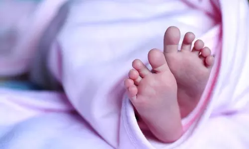 Guntur: ఆడుకుంటూనే అనంత లోకాలకు.. గొంతులో బెలూన్ ఇరుక్కుని చిన్నారి మృతి Guntur: ఆడుకుంటూనే అనంత లోకాలకు.. గొంతులో బెలూన్ ఇరుక్కుని చిన్నారి మృతి