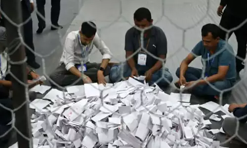 Nepal Election Results 2026: నేపాల్ ఎన్నికల్లో బాలెన్ షా పార్టీ దూసుకుపోతోంది. మాజీ ప్రధాని కేపీ ఓలీ వెనుకంజలో ఉన్నారు.