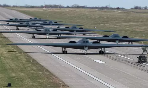 B-2 Bombers: ఇరాన్‌పై దాడుల డోస్ పెంచిన అమెరికా.. రంగంలోకి బీ-2 బాంబర్లు..