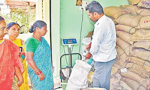 Telangana: రేషన్ కార్డుదారులకు గుడ్ న్యూస్.. ఒకేసారి 3 నెలల బియ్యం పంపిణీ..