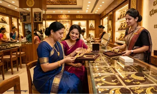 Discount on Gold: యుద్ధ ప్రభావం బంగారం ధరలపై పడింది. దుబాయ్ లో బంగారం ధరలపై భారీ డిస్కౌంట్స్ ఇస్తున్నారు అక్కడి వ్యాపారులు