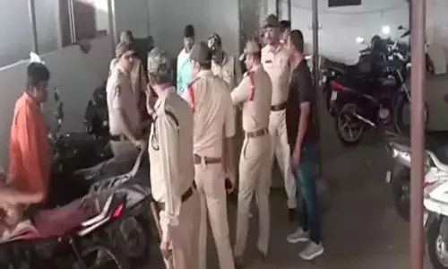 Vijayawada: బెజవాడలో గన్ కలకలం.. పోలీసులపైనే కాల్పులకు తెగబడ్డ దుండగుడు.. త్రుటిలో తప్పిన ముప్పు!