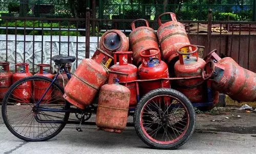 LPG Price Hike: సామాన్యులకు బిగ్‌ షాక్‌.. భారీగా పెరిగిన సిలిండర్ ధరలు
