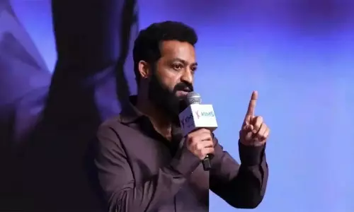 Ntr fires on fans: బెంగళూరులో ఎన్టీఆర్ ఒక వేదికపై మాట్లాడుతుండగా హంగామా చేసిన ఫాన్స్. Ntr fires on fans: బెంగళూరులో ఎన్టీఆర్ ఒక వేదికపై మాట్లాడుతుండగా హంగామా చేసిన ఫాన్స్.