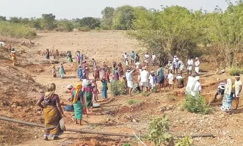 VB-G RAM G: మీలో టాలెంట్ ఉందా? లోగో డిజైన్ చేయండి.. కేంద్రం నుంచి రూ. 50 వేలు కొట్టేయండి! VB-G RAM G: మీలో టాలెంట్ ఉందా? లోగో డిజైన్ చేయండి.. కేంద్రం నుంచి రూ. 50 వేలు కొట్టేయండి!