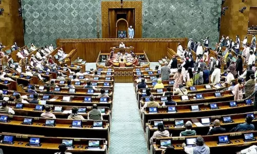 Lok Sabha: పార్లమెంట్‌లో పశ్చిమాసియా సెగ.. యుద్ధంపై చర్చకు విపక్షాల పట్టు.. లోక్‌సభ రేపటికి వాయిదా!