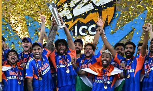 T20 World Cup 2026: విశ్వవిజేత భారత్‌పై కాసుల వర్షం.. టీమిండియాకు రూ.131 కోట్ల భారీ నజరానా ప్రకటించిన బీసీసీఐ!