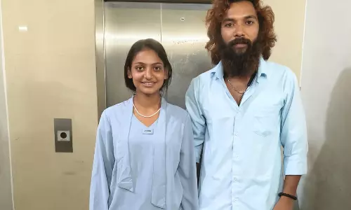 Monalisa Bhosle Dating: యువకుడితో ప్రేమాయణం.. కేరళ పోలీస్ స్టేషన్‌లో ‘కుంభమేళా వైరల్ బ్యూటీ’ మోనాలిసా!