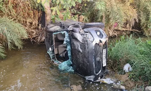 Road Accident: నిజామాబాద్‌లో ఘోర ప్రమాదం.. కాల్వలోకి దూసుకెళ్లిన కారు.. యువకుడు దుర్మరణం!