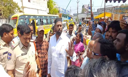 బోధన్‌లో గ్యాస్ గోస.. ఏజెన్సీ వద్ద వినియోగదారుల ధర్నా.. అదనపు వసూళ్లపై కౌన్సిలర్ల ఫైర్!