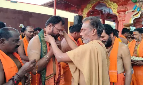 Metpally: కాశిబాగ్ ఆంజనేయ స్వామి సన్నిధిలో అంగరంగ వైభవంగా హనుమాన్ మాలధారణ