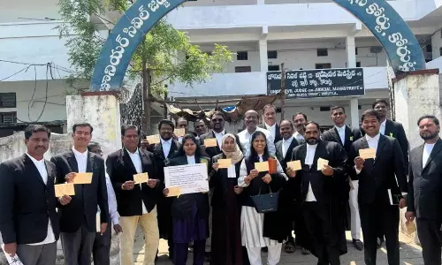 Korutla: ప్లాస్టిక్ రహిత సమాజమే లక్ష్యం.. కోరుట్లలో న్యాయవాదుల పోస్ట్ కార్డ్ ఉద్యమం