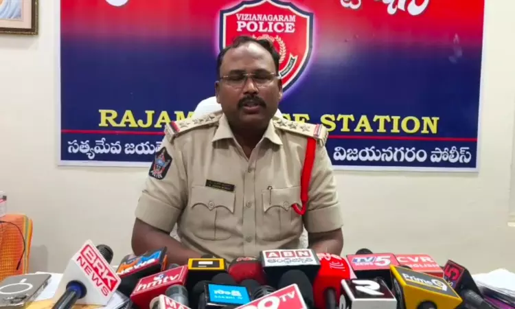 నాపై వచ్చిన ఆరోపణలు అవాస్తవం.. విలేఖరికి లీగల్ నోటీసులు ఇస్తా: రాజాం సీఐ అశోక్ కుమార్