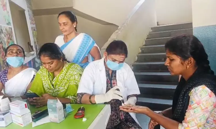 మద్నూర్ కేజీబీవీలో ఉచిత వైద్య శిబిరం: బాలికలకు హెచ్‌పివి (HPV) వ్యాక్సిన్‌పై అవగాహన