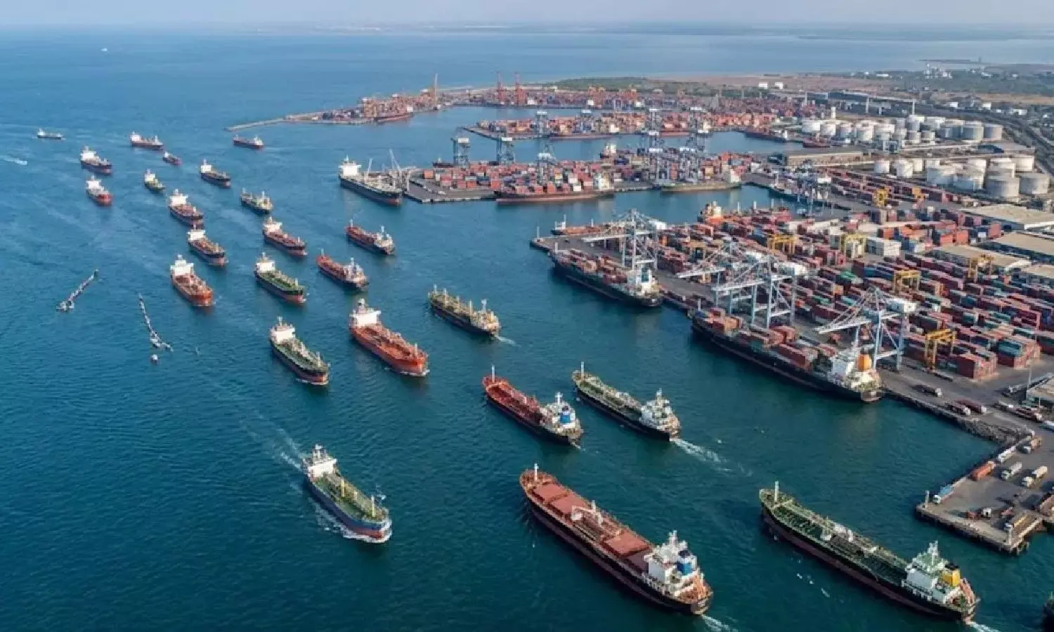 Iran Israel War : 72 గంటల్లో 22 నౌకలు.. గుజరాత్ తీరంలో ఒక్కసారిగా విదేశీ నౌకల తాకిడి.. కారణం ఏంటంటే? Iran Israel War : 72 గంటల్లో 22 నౌకలు.. గుజరాత్ తీరంలో ఒక్కసారిగా విదేశీ నౌకల తాకిడి.. కారణం ఏంటంటే?