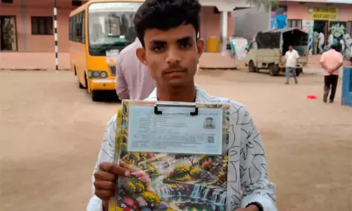 Mothkur: తండ్రి మరణించినా.. కన్నీళ్లతోనే పరీక్షకు..!