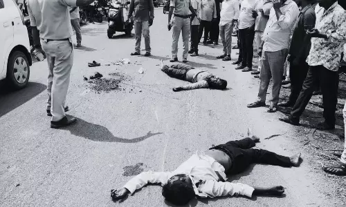 Road Accident: ఆర్మూర్ మండలంలో ఘోర రోడ్డు ప్రమాదం.. ఆటో, స్కూటీ ఢీకొని ఇద్దరు యువకులు మృతి!