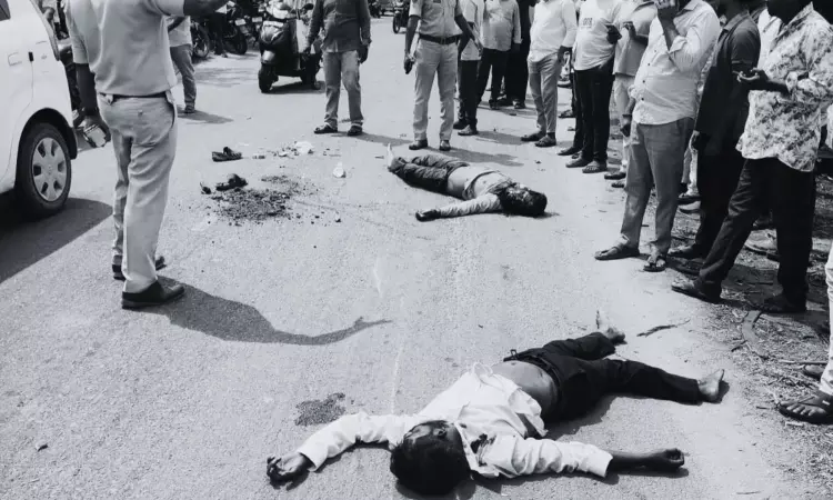 Road Accident: ఆర్మూర్ మండలంలో ఘోర రోడ్డు ప్రమాదం.. ఆటో, స్కూటీ ఢీకొని ఇద్దరు యువకులు మృతి!