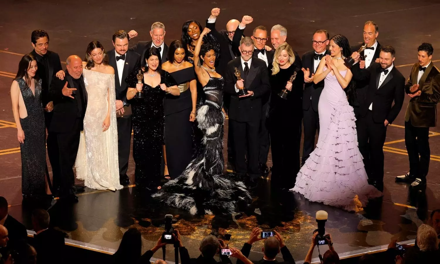 Oscars 2026: లాస్ ఏంజెలెస్లో జరిగిన 98వ ఆస్కార్ అవార్డుల వేడుకలో వన్ బ్యాటిల్ ఆఫ్టర్ అనదర్ ఆరు అవార్డులతో సత్తా చాటింది. Oscars 2026: లాస్ ఏంజెలెస్లో జరిగిన 98వ ఆస్కార్ అవార్డుల వేడుకలో వన్ బ్యాటిల్ ఆఫ్టర్ అనదర్ ఆరు అవార్డులతో సత్తా చాటింది.