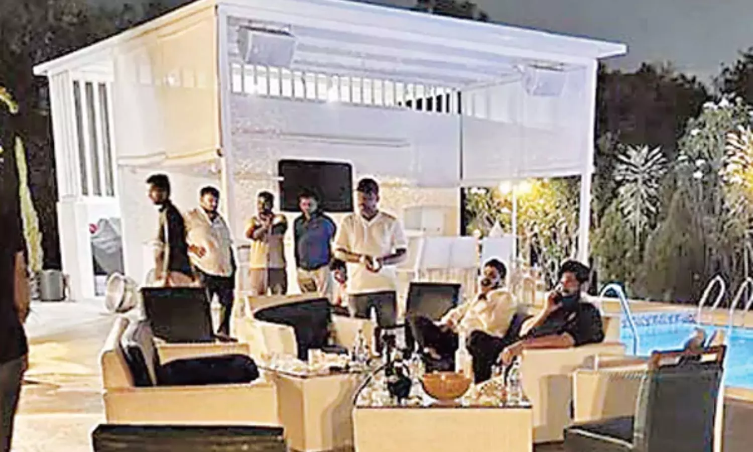 Moinabad Farmhouse Case: షూట్ చేయండి.. నేను చూసుకుంటా!.. రిమాండ్ రిపోర్టులో కళ్లు చెదిరే నిజాలు! Moinabad Farmhouse Case: షూట్ చేయండి.. నేను చూసుకుంటా!.. రిమాండ్ రిపోర్టులో కళ్లు చెదిరే నిజాలు!