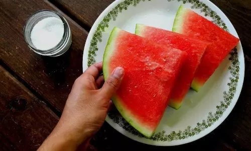 Watermelon:  బీపీ ఉన్న వారు పుచ్చ‌కాయ ఇలా తింటే అంతే సంగ‌తులు.. వెంట‌నే మానేయండి.