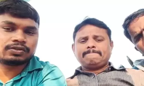 నంద్యాలలో ముగ్గురు సెక్యూరిటీ గార్డుల ఆత్మహత్యాయత్నం.. కలకలం రేపుతున్న సెల్ఫీ వీడియో! నంద్యాలలో ముగ్గురు సెక్యూరిటీ గార్డుల ఆత్మహత్యాయత్నం.. కలకలం రేపుతున్న సెల్ఫీ వీడియో!