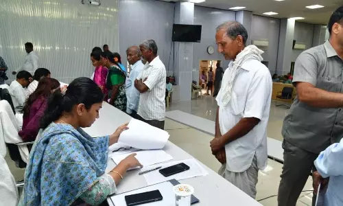 Karimnagar: ప్రజావాణి దరఖాస్తుల పరిష్కారం పై ప్రత్యేక దృష్టి పెట్టండి