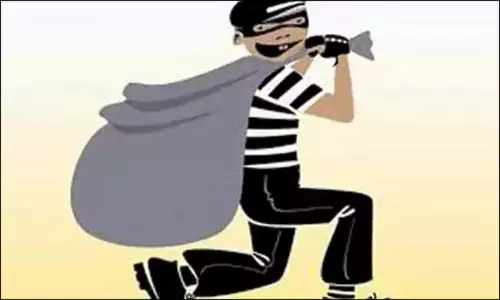 Hyderabad: కళ్లలో కారం కొట్టి రూ. కోటి హవాలా నగదు అపహరణ!