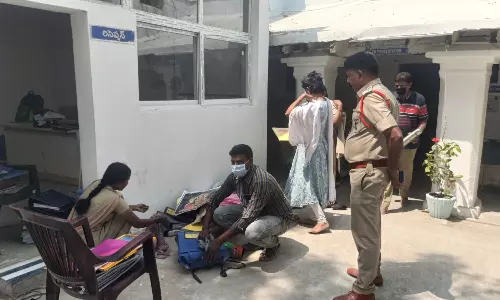 పోలీస్ స్టేషన్లలో ‘ప్రజాపాలన’ సందడి బోధన్ డివిజన్ వ్యాప్తంగా శ్రమదానం!