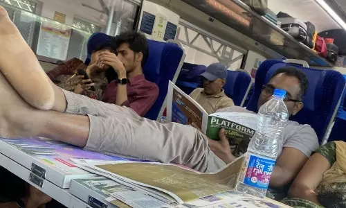 Vande Bharat Journey: వందే భారత్ ట్రైన్ లో ఒక యువకుడు చేసిన పని ఇప్పుడు సోషల్ మీడియాలో వైరల్