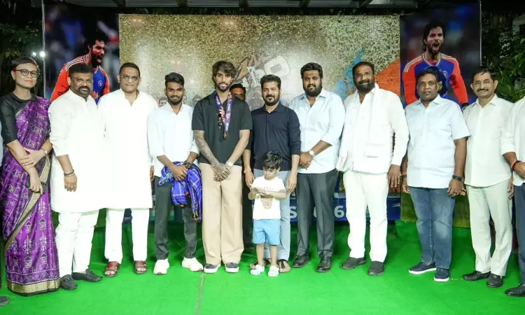 Tilak Varma: సీఎం రేవంత్‌ను కలిసిన క్రికెటర్‌ తిలక్‌ వర్మ