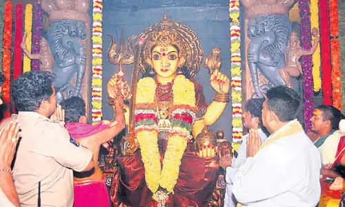 Vizag: ముత్యాల కాంతిలో మెరిసిపోతున్న నూకాంబిక అమ్మవారు