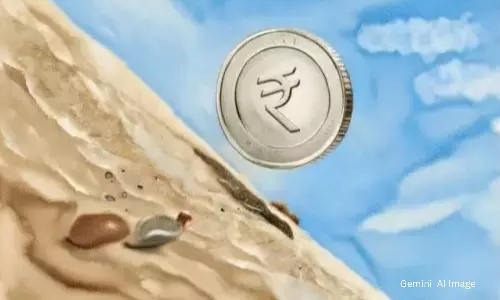 Rupee Fall: డాలర్ తో పోలిస్తే రూపాయి విలువ ఆల్ టైమ్ కనిష్టానికి పడిపోయింది.