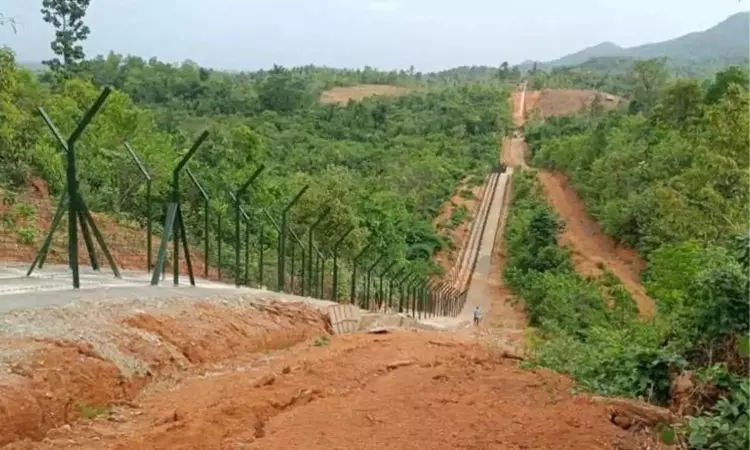 Mizoram Border: రష్యా సమాచారం.. సరిహద్దుల్లో టెర్రరిస్ట్ ట్రైనర్ల అరెస్ట్ Mizoram Border: రష్యా సమాచారం.. సరిహద్దుల్లో టెర్రరిస్ట్ ట్రైనర్ల అరెస్ట్