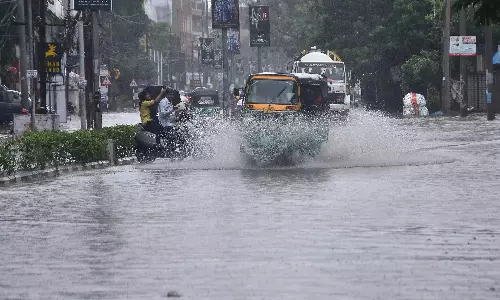 Weather Update : ఏపీ, తెలంగాణలో రాగల మూడు రోజులు వర్ష సూచన.. పలు జిల్లాలకు ఎల్లో అలర్ట్ జారీ