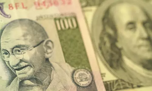 Dollar vs Rupee: డాలరుతో రూపాయి విలువ వేగంగా పడిపోతోంది.