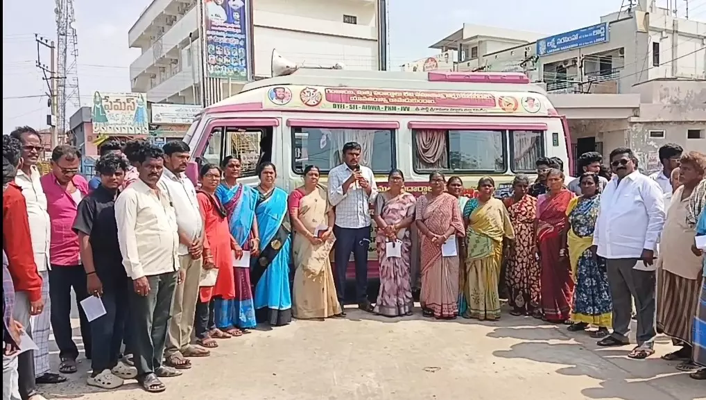 CPM Kala Jathara in Atmakur: మత్తు పదార్థాల నియంత్రణలో ప్రభుత్వం విఫలం: ఆత్మకూరులో సీపీఎం కళా జాతర హోరు! CPM Kala Jathara in Atmakur: మత్తు పదార్థాల నియంత్రణలో ప్రభుత్వం విఫలం: ఆత్మకూరులో సీపీఎం కళా జాతర హోరు!