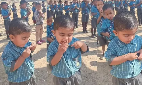 Trending Video: చిన్న పిల్లలు చేసే కొన్ని చేష్టలు మనకు భలే నవ్వు పుట్టిస్తాయి Trending Video: చిన్న పిల్లలు చేసే కొన్ని చేష్టలు మనకు భలే నవ్వు పుట్టిస్తాయి