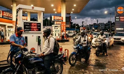 Petrol Price: ప్రభుత్వం పెట్రోల్, డీజిల్ పై ఎక్సైజ్ డ్యూటీ తగ్గిస్తూ నిర్ణయం తీసుకుంది Petrol Price: ప్రభుత్వం పెట్రోల్, డీజిల్ పై ఎక్సైజ్ డ్యూటీ తగ్గిస్తూ నిర్ణయం తీసుకుంది