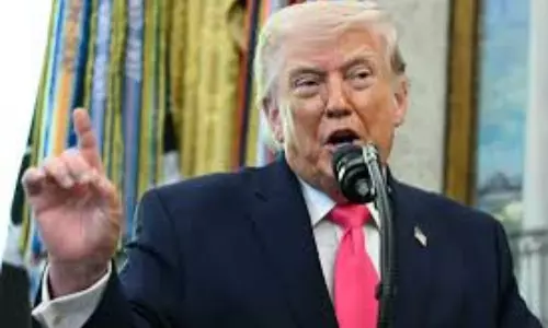 Donald Trump: అమెరికా డాలర్ పై త్వరలో డోనాల్డ్ ట్రంప్ సంతకం కనిపించబోతోంది Donald Trump: అమెరికా డాలర్ పై త్వరలో డోనాల్డ్ ట్రంప్ సంతకం కనిపించబోతోంది