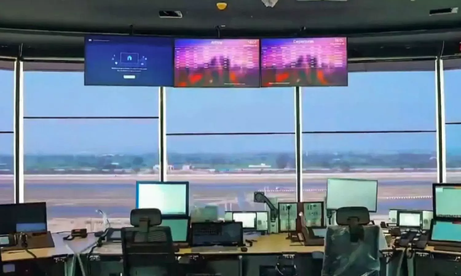 Saudi Arabia: సౌదీ అరేబియాలో విమానాలు ఆలస్యంగా నడుస్తున్నాయి. Saudi Arabia: సౌదీ అరేబియాలో విమానాలు ఆలస్యంగా నడుస్తున్నాయి.