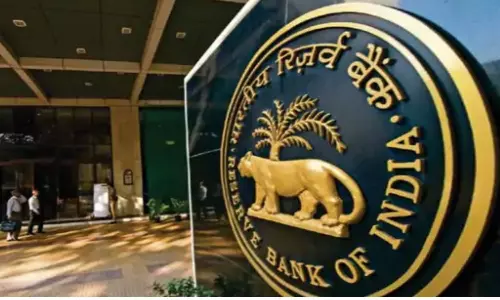 RBI on Rupee Value: వేగంగా పతనం అవుతున్న రూపాయి విలువను నివారించేందుకు ఆర్బీఐ