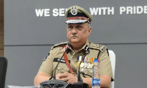 AP Naxal Free: ఏపీ డీజీపీ హరీష్ కుమార్ గుప్తా ఎదుట 9 మంది కీలక మావోయిస్టుల లొంగిబాటు AP Naxal Free: ఏపీ డీజీపీ హరీష్ కుమార్ గుప్తా ఎదుట 9 మంది కీలక మావోయిస్టుల లొంగిబాటు