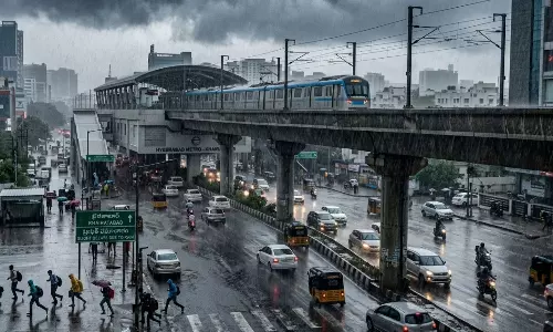 Weather: హైదరాబాద్ లో సోమవారం సాయంత్రం అకస్మాత్తుగా భారీ వర్షం కురిసింది Weather: హైదరాబాద్ లో సోమవారం సాయంత్రం అకస్మాత్తుగా భారీ వర్షం కురిసింది