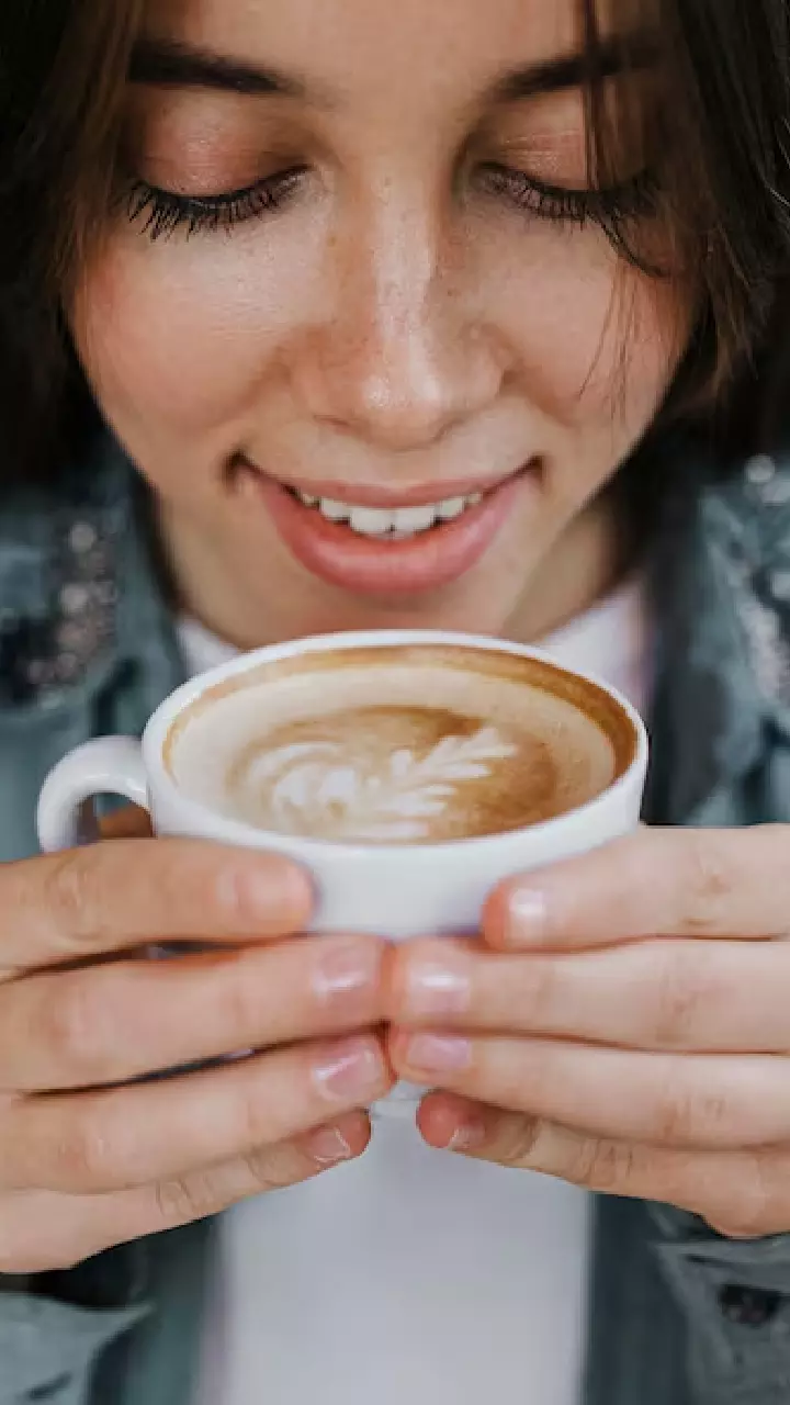 Coffee : ఉదయాన్నే ఖాళీ కడుపుతో కాఫీ తాగుతున్నారా? అయితే ఈ విషయాలు తెలుసుకోండి