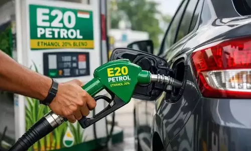 E20 Petrol: దేశవ్యాప్తంగా 20 శాతం ఇథనాల్ కలిపిన పెట్రోల్ ను ఈరోజు నుంచి ప్రవేశపెడుతున్నారు