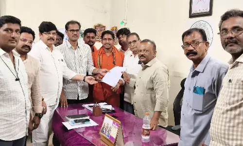 Ichapuram: పట్టణంలో పక్కదారి పడుతున్న గ్యాస్ సరఫరా