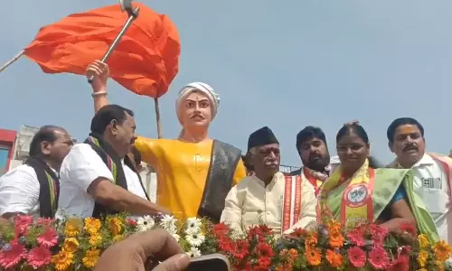 ఎల్బీనగర్ లో దొడ్డి కొమరయ్య విగ్రహావిష్కరణ: అమరుల త్యాగాలు స్ఫూర్తిదాయకం - బండారు దత్తాత్రేయ