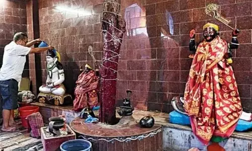 China Kali Bari Temple Kolkata Pizza and Pasta Offered as Prasad Shocks Devotees